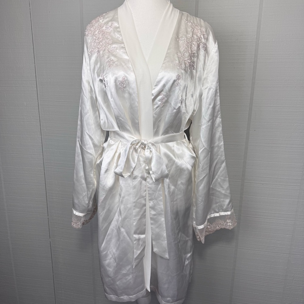 Linea Donatella White Satin Bridal Robe Kimono Dainty Lace Floral Embroidery